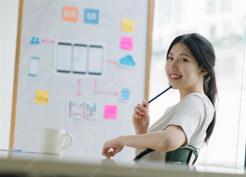 上班族腦年齡亮紅燈？找回活力思緒 5 大對策！醫揭日常保養：從「第一瓶」鷄精開始。（圖／白蘭氏提供）