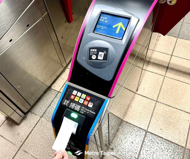 北捷說明，紙本「QR單程票」可透過自動售票機或「台北捷運Go」App購買，旅客只需掃描QR Code即可進出站，且票券須於當日使用完畢。（圖／台北捷運 Metro Taipei臉書）
