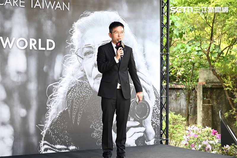 香港明達光學台灣營運總監鍾孟伸表示，配製Leica Eyecare鏡片就像訂製超跑般講究。（圖／鍾釗榛攝影）