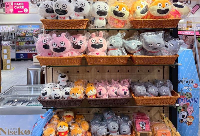 限量推出超人氣角色玩偶。（圖／品牌業者提供）