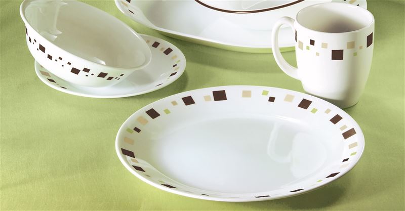 康寧餐具MITSUI OUTLET PARK台南二期門市自即日起至 4 月 16 日新開幕活動期間，購買CORELLE陽光澄園、花漾派對、橄欖莊園、繽紛巧克力4大系列指定花色餐盤享買一送二(價低為贈品)，超殺優惠僅此一檔。圖為繽紛巧克力。（圖／品牌業者提供）