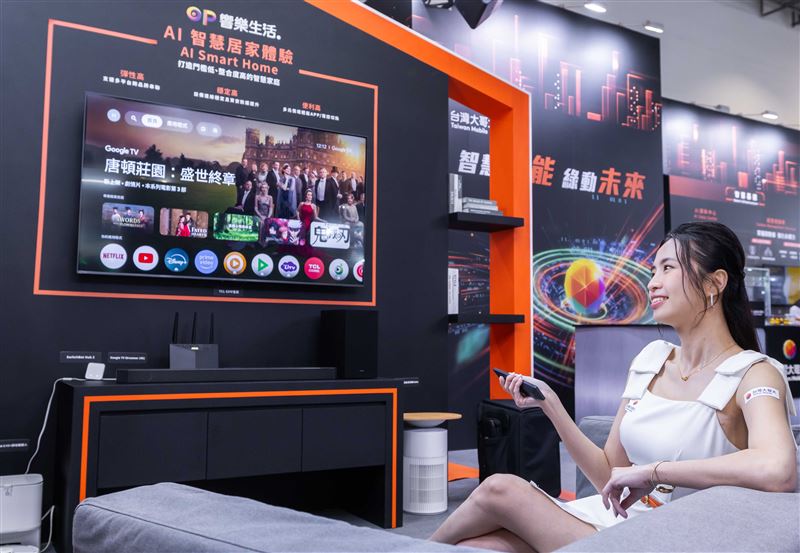「OP響樂生活」整合內容、設備、網路與服務，其中「OP影音劇院」、「OP智慧家庭」套裝，結合AI智慧科技，提供用戶穩定網路、嚴選智慧家電以及多元應用情境，更可在Matter通訊協定架構發展下，實現跨品牌裝置串聯，支援多系統聲控。（圖／電信業者提供）