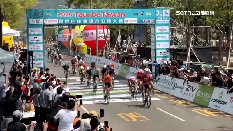 自由車環台賽高雄市站　選手競輪拚耐力