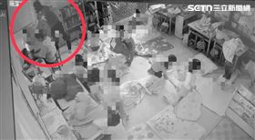 屏東幼師拿棍打小孩虐童！暴力打頭影片曝（圖（經變色處理保護幼童）／翻攝畫面）