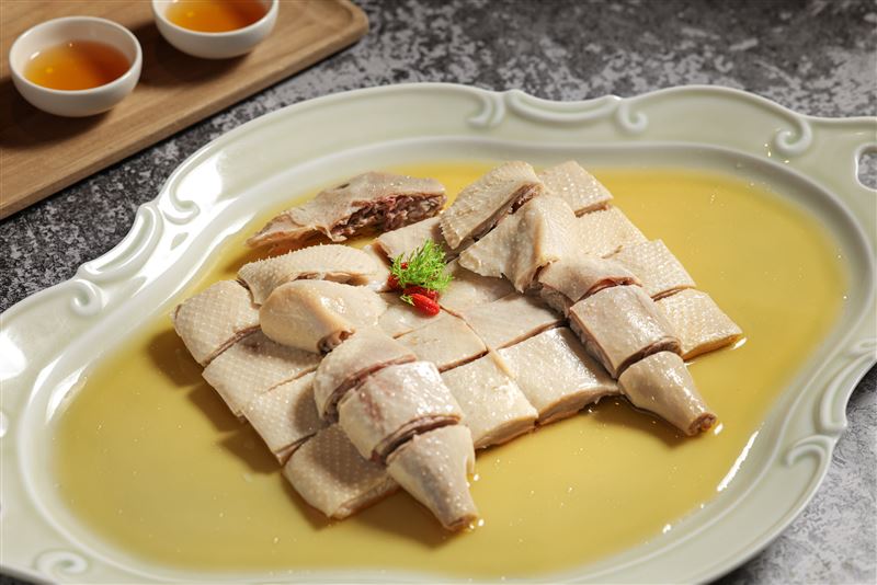 晶華軒玫瑰太后鴨。（圖／飯店旅宿業者提供）