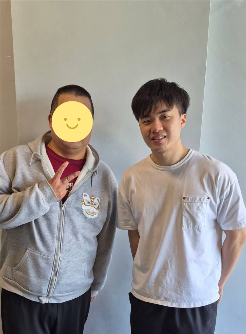 林昀儒沒有遲疑答應老闆娘娘的請託，感動所有人。（圖／讀者提供）