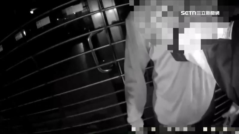 跟朋友吵架，警察介入關心，卻反遭當事男子咬住小腿