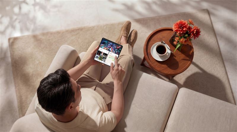 OPPO Find N6全新「自由視窗 」功能，可同時開啟多達四個應用程式，還可自由調整視窗大小與比例，適應各種工作流程