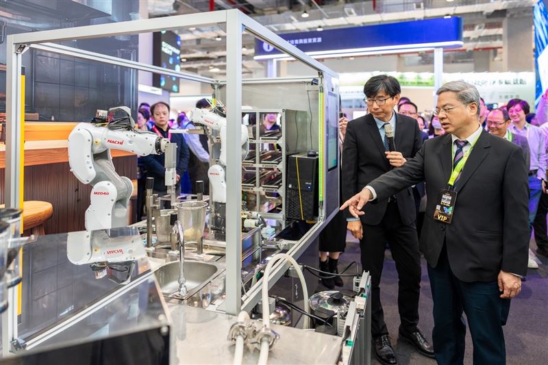 經濟部秀出台灣首款1.6 Tbps矽光子模組。（圖／翻攝自經濟部官網）