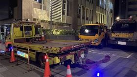 警方查抄「拖吊蟑螂」，查扣3輛吊車，逮6惡霸，1嫌潛逃海外。（圖／翻攝畫面）