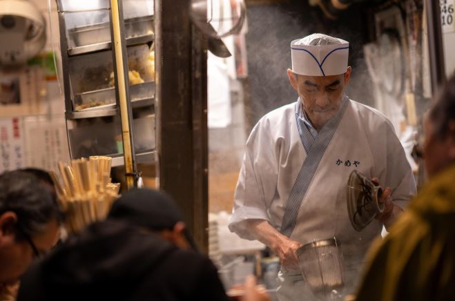 在日本吃拉麵發出吸吮聲是被允許甚至是受歡迎的！（示意圖／PIXABAY）