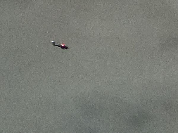 直升機在民宅上空盤旋至少五分鐘，嚇得民眾PO網留言：「好可怕...」(圖/翻攝基隆人日常粉專)