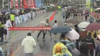 重慶馬拉松爆烏龍！冠軍選手衝線被攔停
