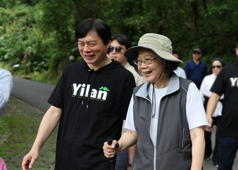 蔡英文前往宜蘭和林國漳一同登山。（圖／翻攝自林國漳臉書）