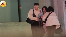 小S結束工作後，淚眼婆娑地前往好友黑人、范范夫妻家。（圖／本刊攝影組）