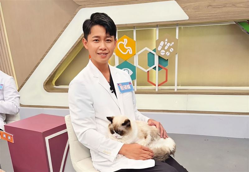 獸醫師殷碩韓經常受邀上節目，討論寵物議題。（翻攝殷碩韓獸醫師臉書）