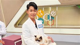 獸醫師殷碩韓經常受邀上節目，討論寵物議題。（翻攝殷碩韓獸醫師臉書）