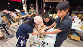 打造專業、溫暖人設的殷碩韓（右），因劈腿多女，形象大翻車。（翻攝殷碩韓獸醫師臉書）