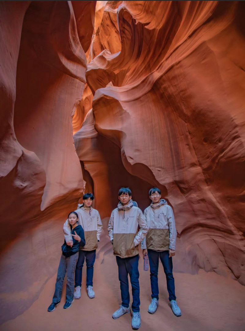 大韓（右起）、民國、萬歲寒假期間與表妹出遊合照。（圖／翻攝自IG）