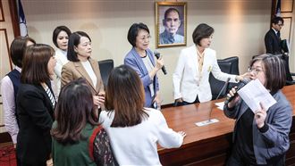 翁曉玲為何沒程委會表決？他曝：涉己事務