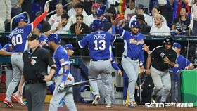 WBC冠軍戰，委內瑞拉隊三壘手賈西亞（Maikel Garcia）敲出高飛犧牲打幫助球隊先馳得點。（圖／特派記者劉彥池攝影）