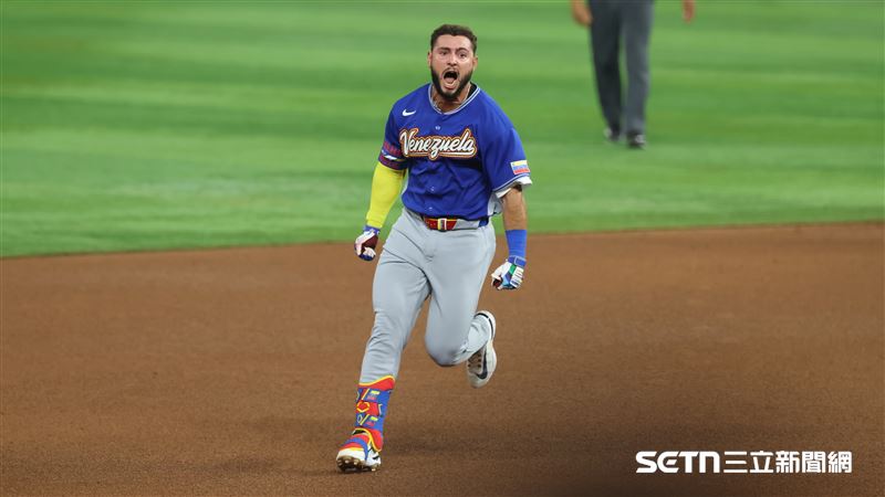 WBC冠軍戰，委內瑞拉隊左外野手阿布瑞尤（Wilyer Abreu）炸裂陽春砲。（圖／特派記者劉彥池攝影）