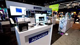  研華(2395)於 3 月 16 日至 19 日參加於美國聖荷西舉行的 NVIDIA GTC 2026。本次展會中，研華將展出多項新世代邊緣 AI 平台與解決方案，結合 NVIDIA  Jetson Thor 與 NVIDIA IGX Thor 等技術，聚焦實體 AI (physical AI) 與邊緣 AI 在機器人、智慧醫療、智慧物流與智慧零售等場域的實際落地應用。（圖／研華）