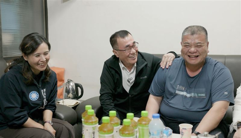 李四川「HOMESTAY」傾聽民意夜赴淡江大橋考察風切聲（圖／李競辦提供）