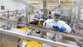 從無到有  腸病毒71型疫苗問世「我們需要自己的疫苗產業，外國人不會理不在當地流行的疾病」，這是前衛福部長林奏延20多年前的一句話，台灣耗時多年，終於從無到有，國產腸病毒疫苗今年問市。圖為高端疫苗產線。中央社記者趙世勳攝  112年10月10日