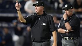 經典賽四強賽給出爭議判決的美國籍主審布萊瑟（Cory Blaser）。（圖／美聯社／達志影像）