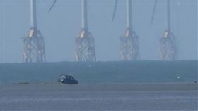 芳苑鄉，永興海埔地，潮汐，漲潮，吉普車載浮載沉(圖／民眾提供)