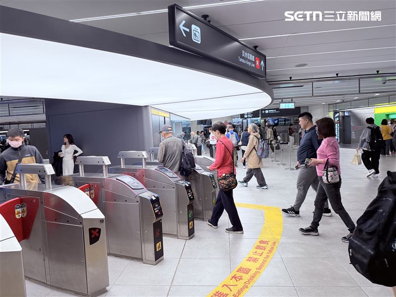 根據北捷統計，單程票每日使用量約3.5萬至4萬枚，約占整體運量2%，多為外地旅客或臨時未攜帶票卡者使用。（圖／記者李育道攝影）