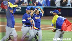 WBC冠軍戰，委內瑞拉隊3：2擊敗美國隊，拿下隊史首座經典賽冠軍。（圖／特派記者劉彥池攝影）
