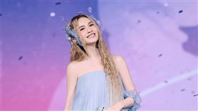 楊丞琳的父母皆為廣東人，她坦言自己的閩南語比粵語還要差。（圖／翻攝自微博）