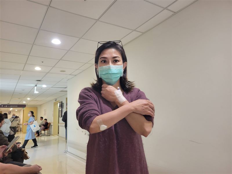 知名女作家小彤努力抗癌。（圖／翻攝自兩性作家小彤臉書）