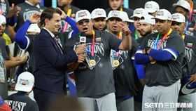 WBC冠軍戰，委內瑞拉拿下隊史首座經典賽冠軍，總教練致詞激動。（圖／特派記者劉彥池攝影）