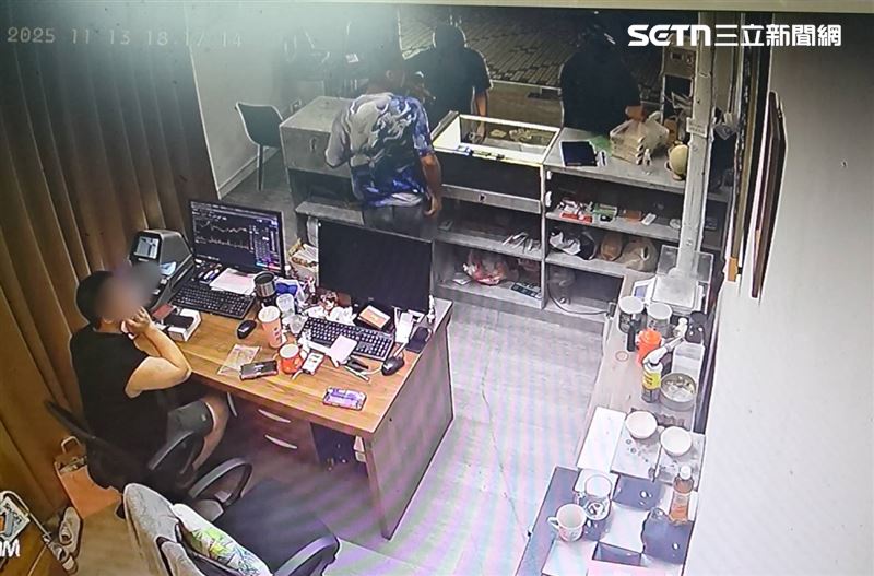 北市警方逮捕天道盟正義會徐姓成員等9人到案，並搗破喪屍煙彈分裝場。（圖／翻攝畫面）