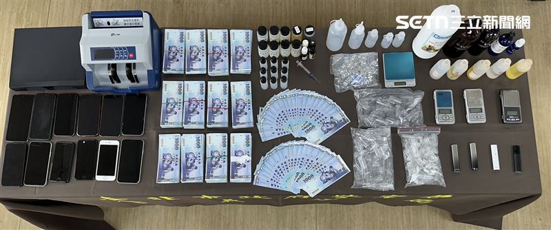 北市警方逮捕天道盟正義會徐姓成員等9人到案，並搗破喪屍煙彈分裝場。（圖／翻攝畫面）