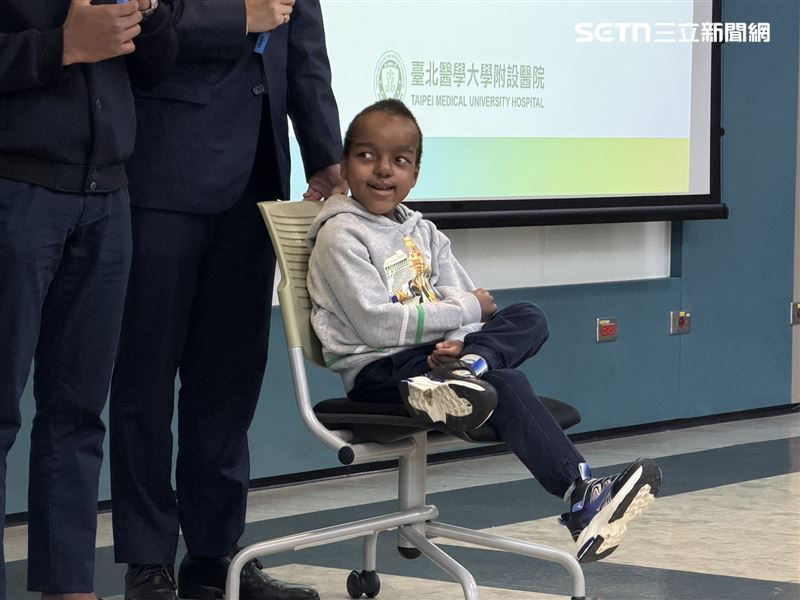 Boum外觀恢復正常，也可以跑跑跳跳。（圖／記者蔣季容攝影）