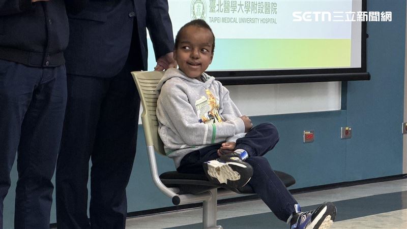 6歲童多重殘缺　跨萬里「來台求醫」重生