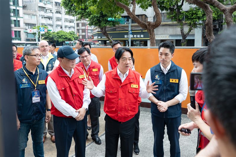 總統府19日將召開「全社會防衛韌性委員會」，說明2026城鎮韌性演習規劃，圖為總統賴清德視導2025城鎮韌性演習情況。（圖／總統府提供）