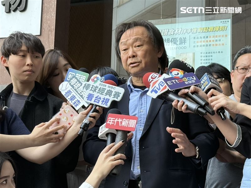 民進黨立委王世堅出席中常會前受訪（圖／記者劉秀敏攝影）