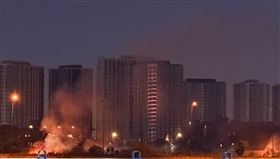 親伊朗民兵團體對美國駐伊拉克大使館的攻擊持續至第二天。（圖／翻攝自X平台 @ajsallen）