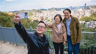 小英吐槽「39歲就喘到不行」童子瑋回應了