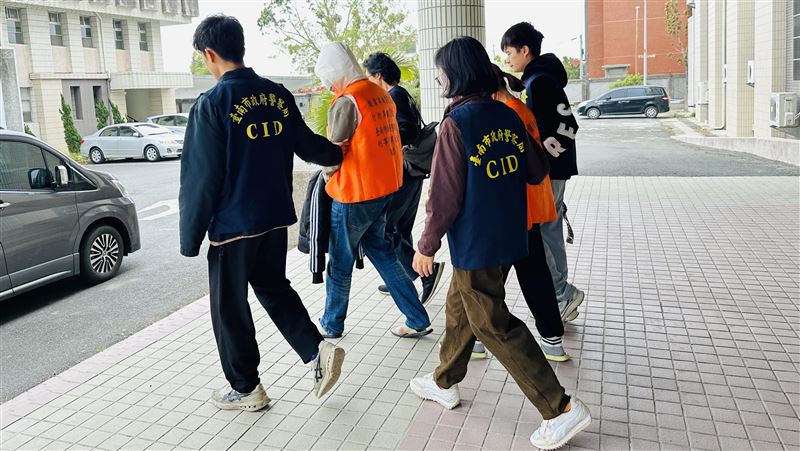 女藥頭「小草」一星期落網3次，居然抱怨自己「屬馬今年犯太歲」。（圖／翻攝畫面）