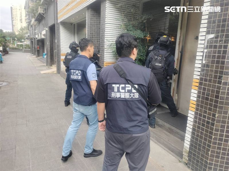 台北市刑大掃蕩拖吊蟑螂集團，一舉逮捕蔡男等6人到案。（圖／翻攝畫面）