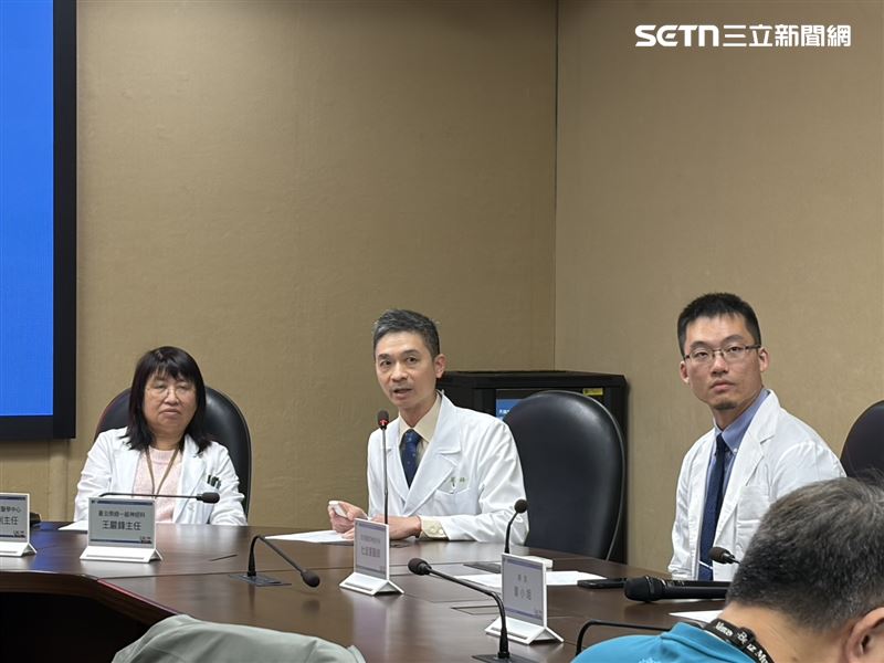北榮一般神經科主任王嚴鋒（中）說明本次研究，圖右為第一作者安南醫院神經內科醫師杜宜憲。（圖／記者簡浩正攝影）