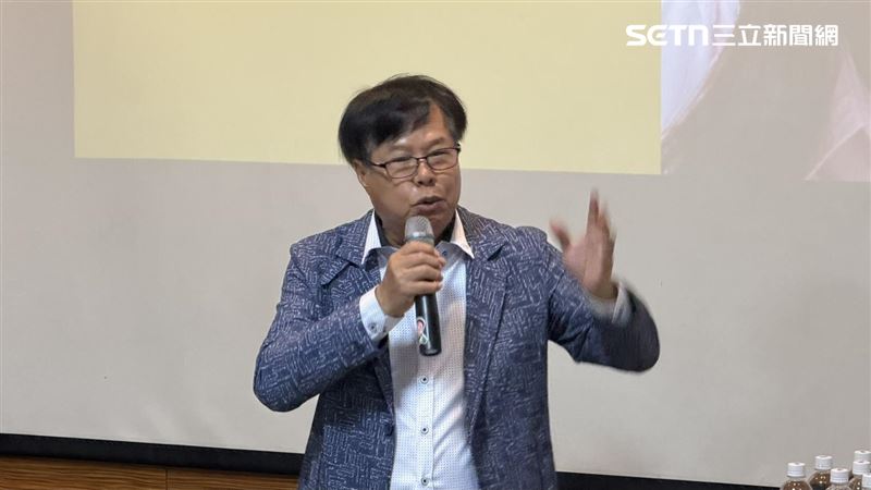 原先開漫畫店的黃志明先生，開設食品廠後引進麻糬自動化生產技術，成為全球麻糬霸主。(圖／記者賴俊佑攝影）