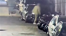 台北,松山,八德路,導演,柯一正,黑色賓士,毀損。（圖／翻攝畫面）　