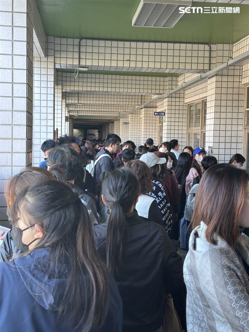 今年延平中學開出11班招收495名，不過報考多達3300人，錄取率15%雖比去年13%多2%但一樣相當艱辛。（圖／讀者提供）